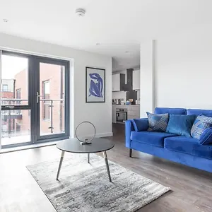 https://stunning-1-bed-apartment-in-a-brand-new-development.yorkshirehotels.net