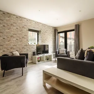 https://quarters-modern-city-centre-hub-3-bed.belfasthotelsireland.com